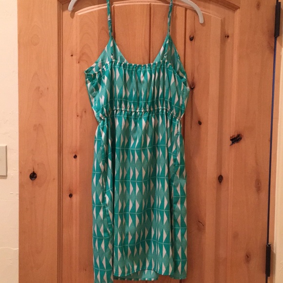 Green and white dress! - Picture 2 of 3